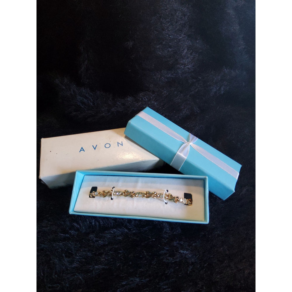 NIB Avon 2006 Sparkling Tennis Bracelet Gold Tone Rhinestone "HUGS &KISSES"